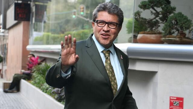 Ricardo Monreal. Freno sobre comisiones bancarias.