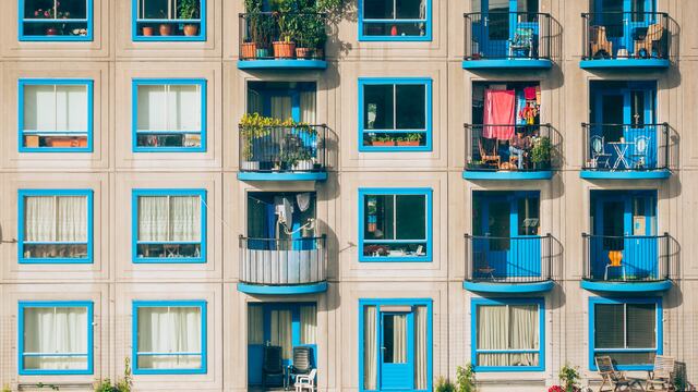 El propietario de un edificio perdonó un mes de renta