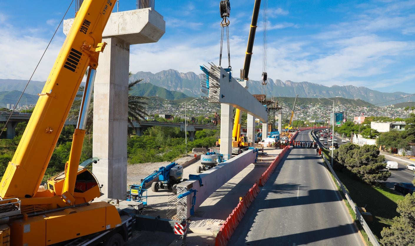 Samuel García supervisa la línea 4 del Metrorrey