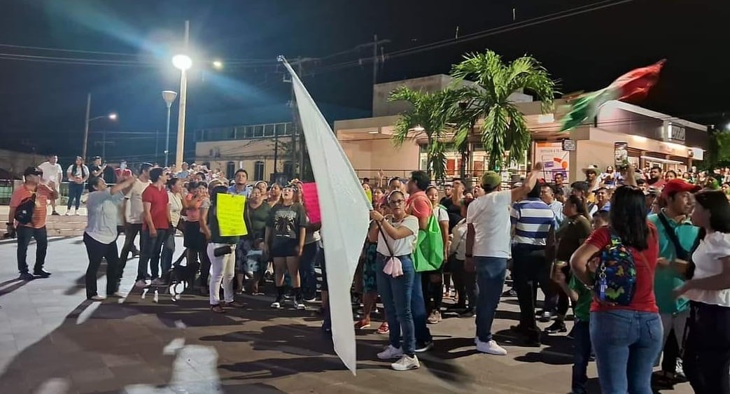 ¿Qué pasó en Ixhuatlán del Sureste? Bronca arruinó el Grito de Independencia 2024