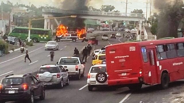 Quema de vehículos en la carretera a Saltillo