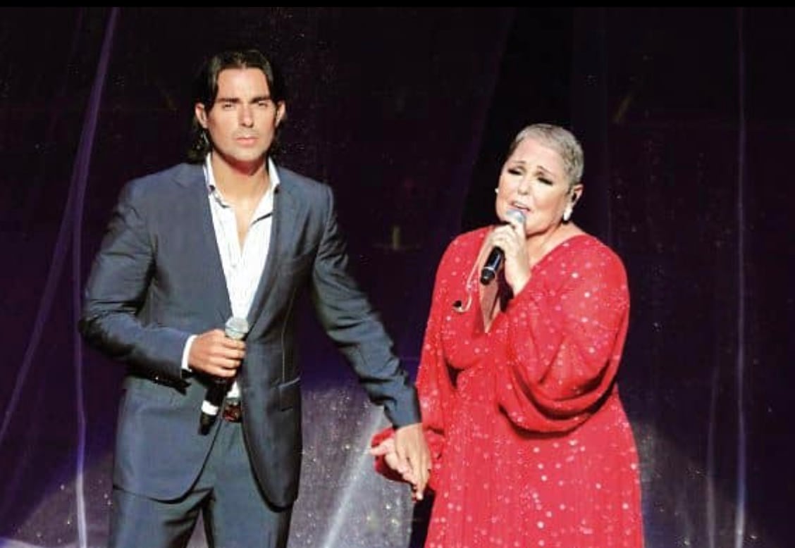 Lupita D'Alessio y su hijo, Ernesto D'Alessio
