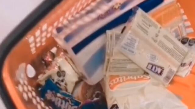 Niño se pone a hacer el mandado