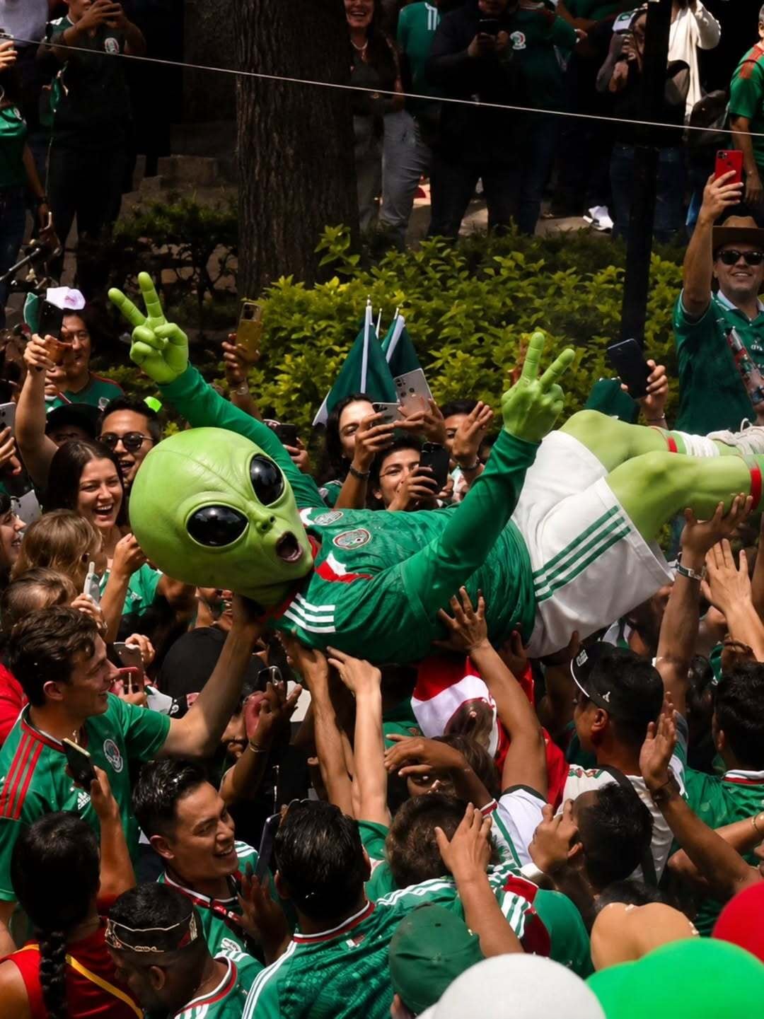 Predicción de Vó Bahiana sobre extraterrestres en el partido de Brasil vs Escocia, provoca invasión de memes en redes