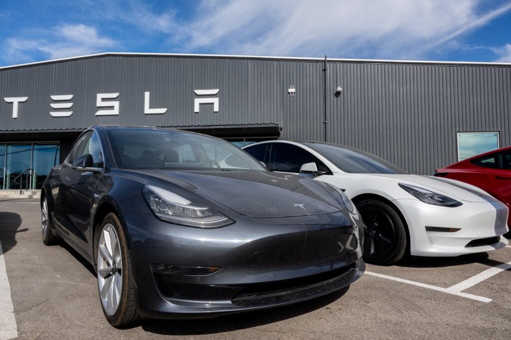 Un auto Tesla se vio involucrado en un accidente en California