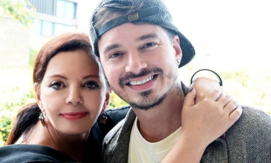 J Balvin y Alba Meryl Vázquez, su madre