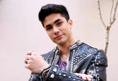 Sian Chiong como Thiago