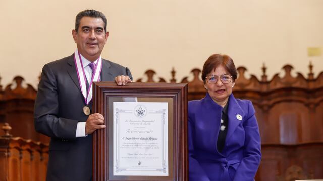 Sergio Salomón recibe medalla “Melchor Covarrubias” de la BUAP