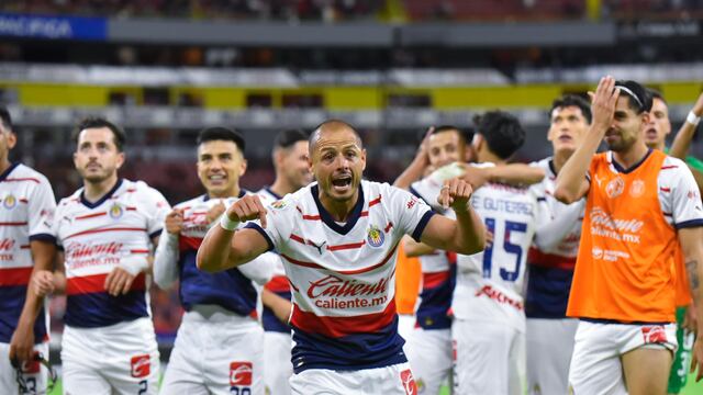 Chicharito Hernández con Chivas en el Clásico Tapatío
