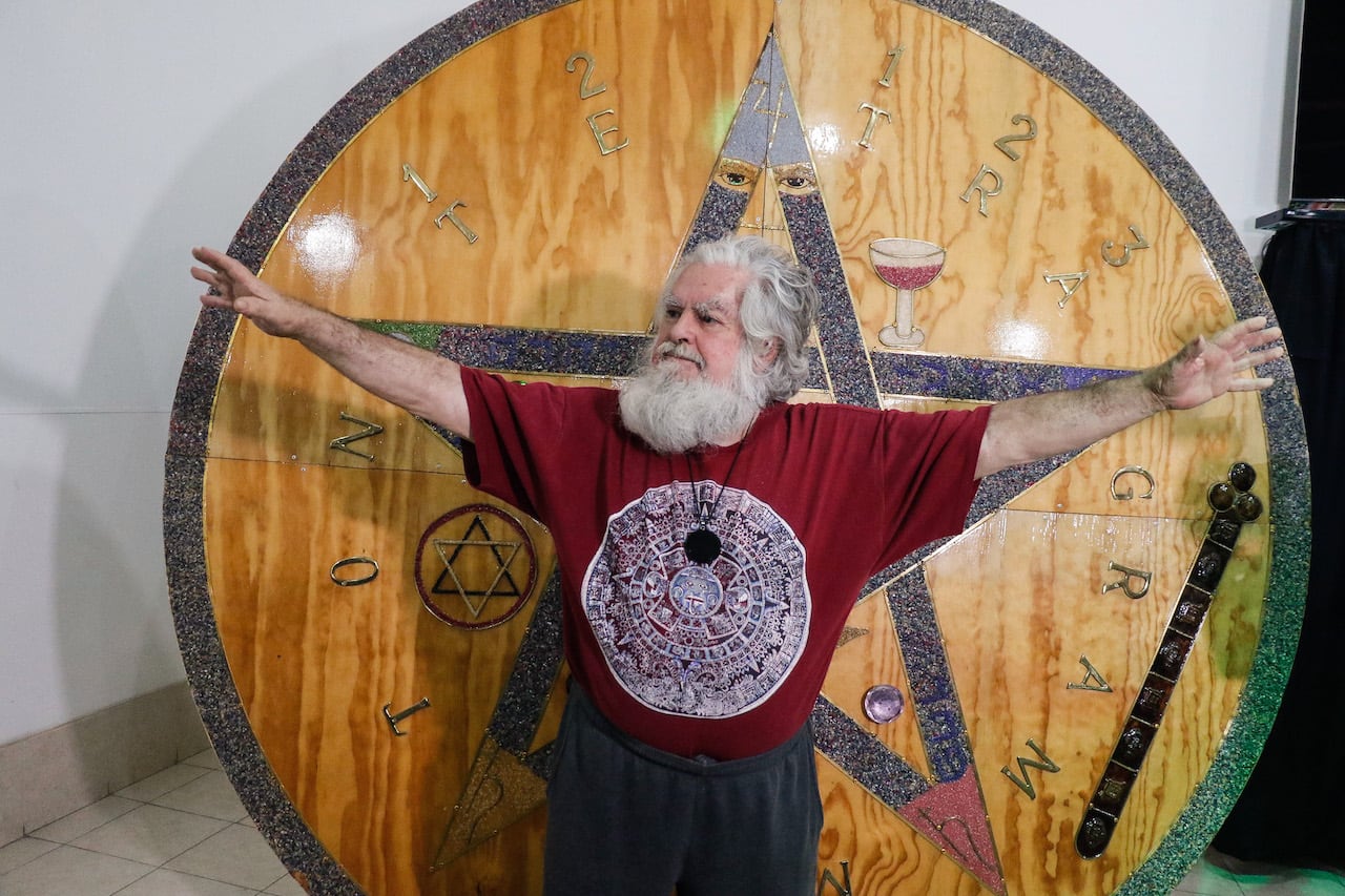 El Brujo Mayor realizó la predicciones de cada inicio de Año