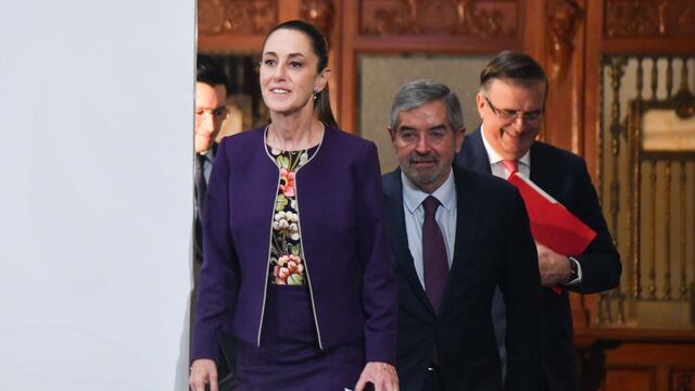 Claudia Sheinbaum, presidenta de México, durante su llegada a la conferencia matutina en Palacio Nacional tras llamada con Trump