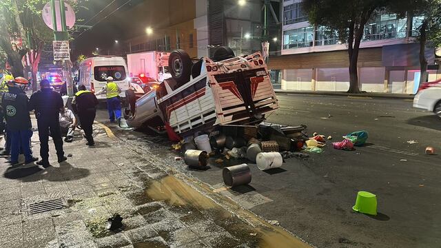 Accidente de camioneta con tamales y atole