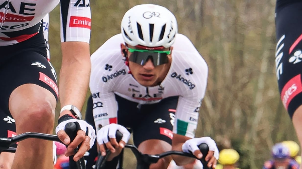 Isaac del Toro aún busca el triunfo en EL Tour Auvergne-Rhône-Alpes 2026