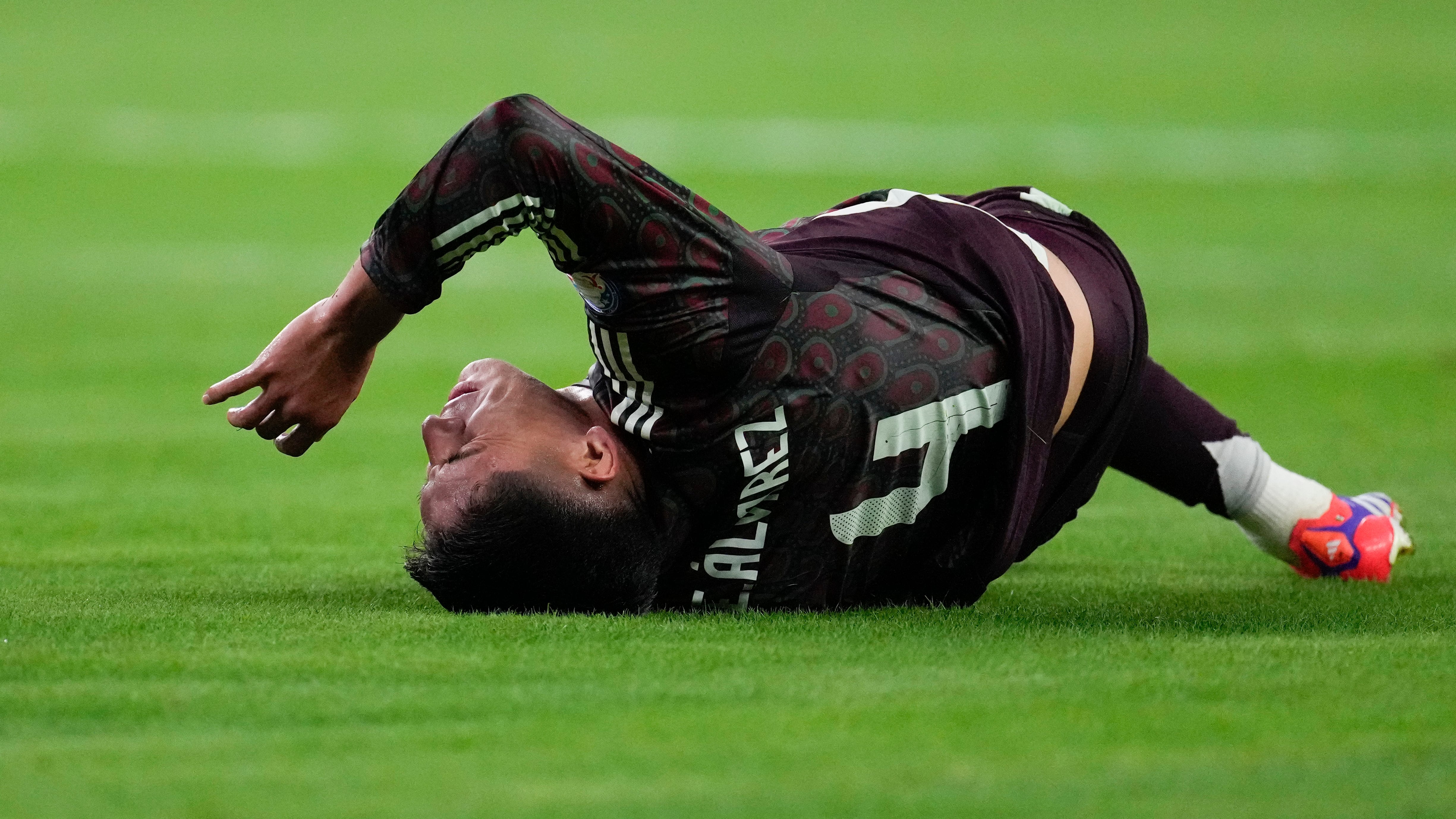 Edson Álvarez se lesionó en el México vs Jamaica