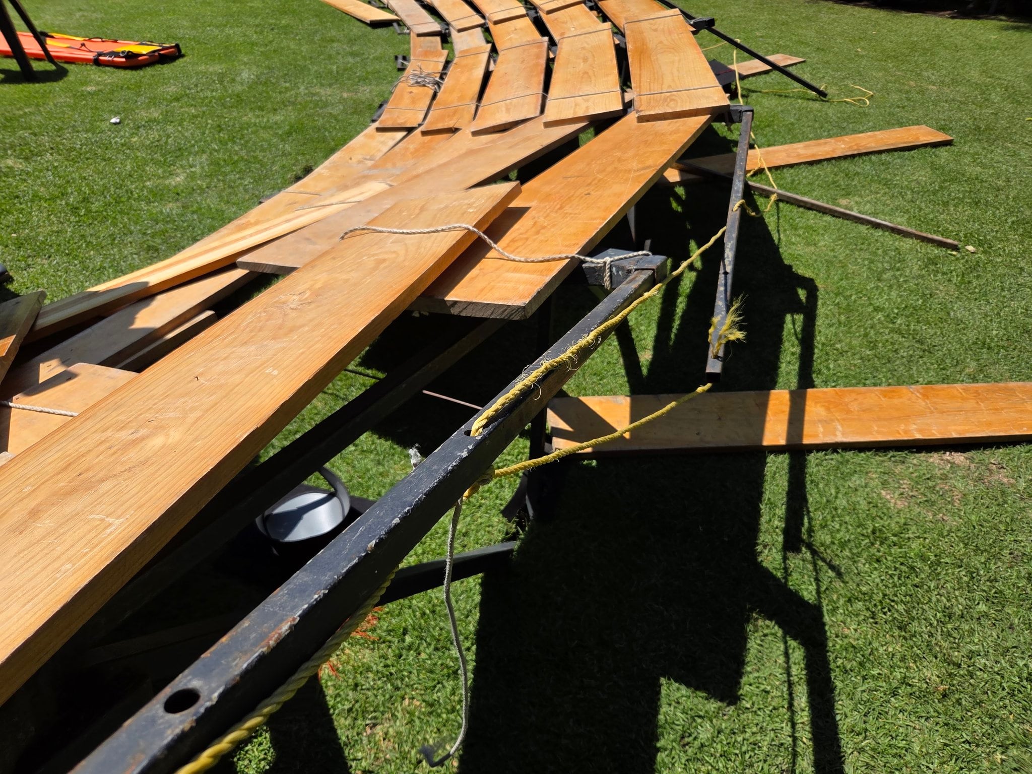 SGIR y PC de la CDMX atienden el accidente con la tarima en la Ibero.