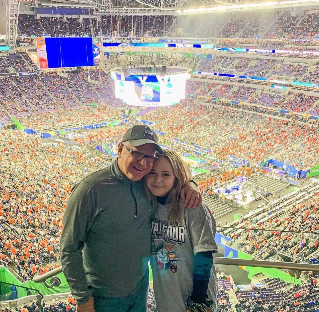 Tim Walz y su hija, Hope