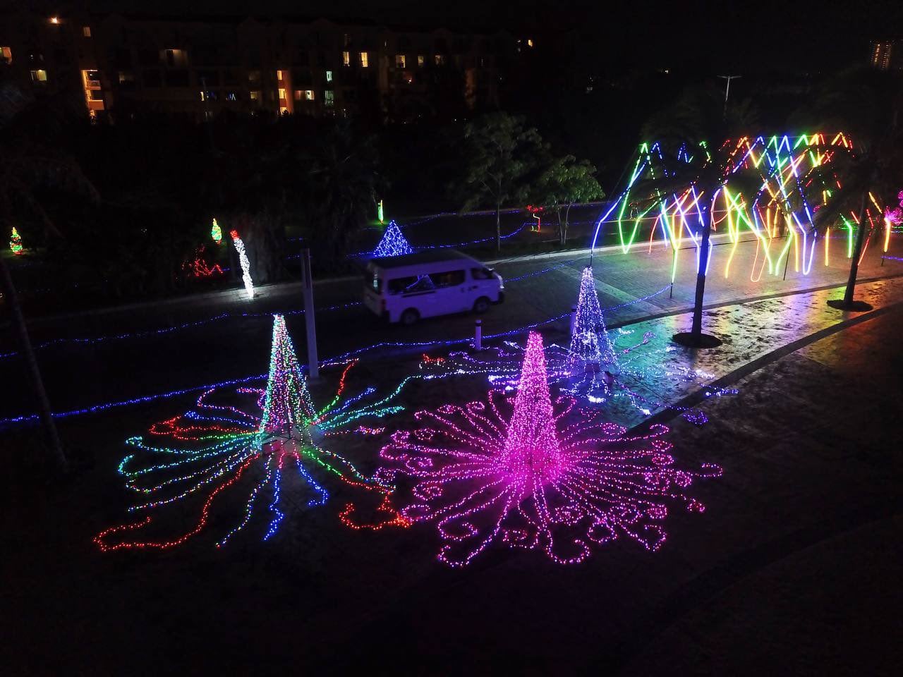 Recorrido de luces navideñas en Cancún.