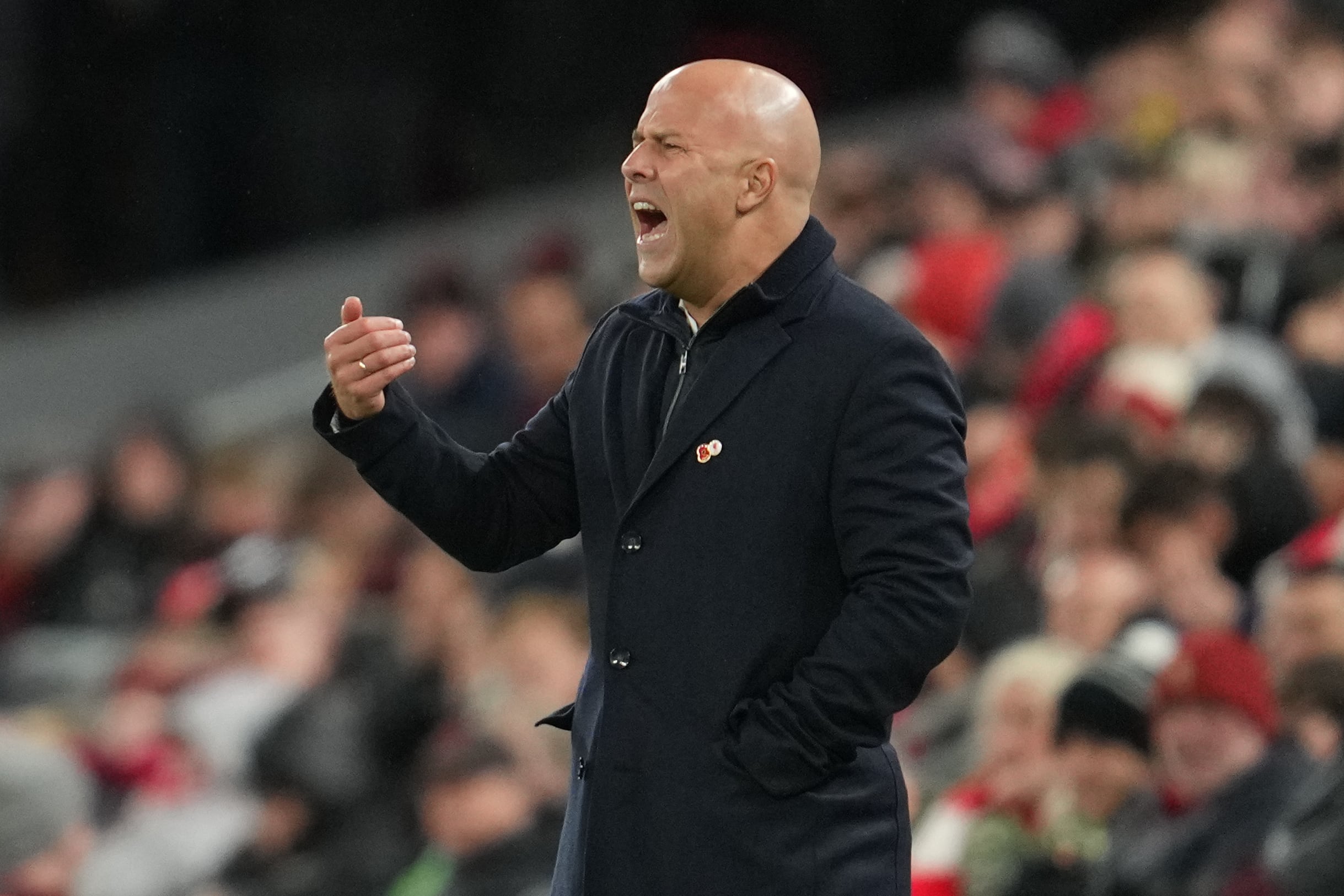 ¿Lo van a correr? Liverpool convoca reunión de emergencia para determinar futuro de Arne Slot tras derrota en Champions League.