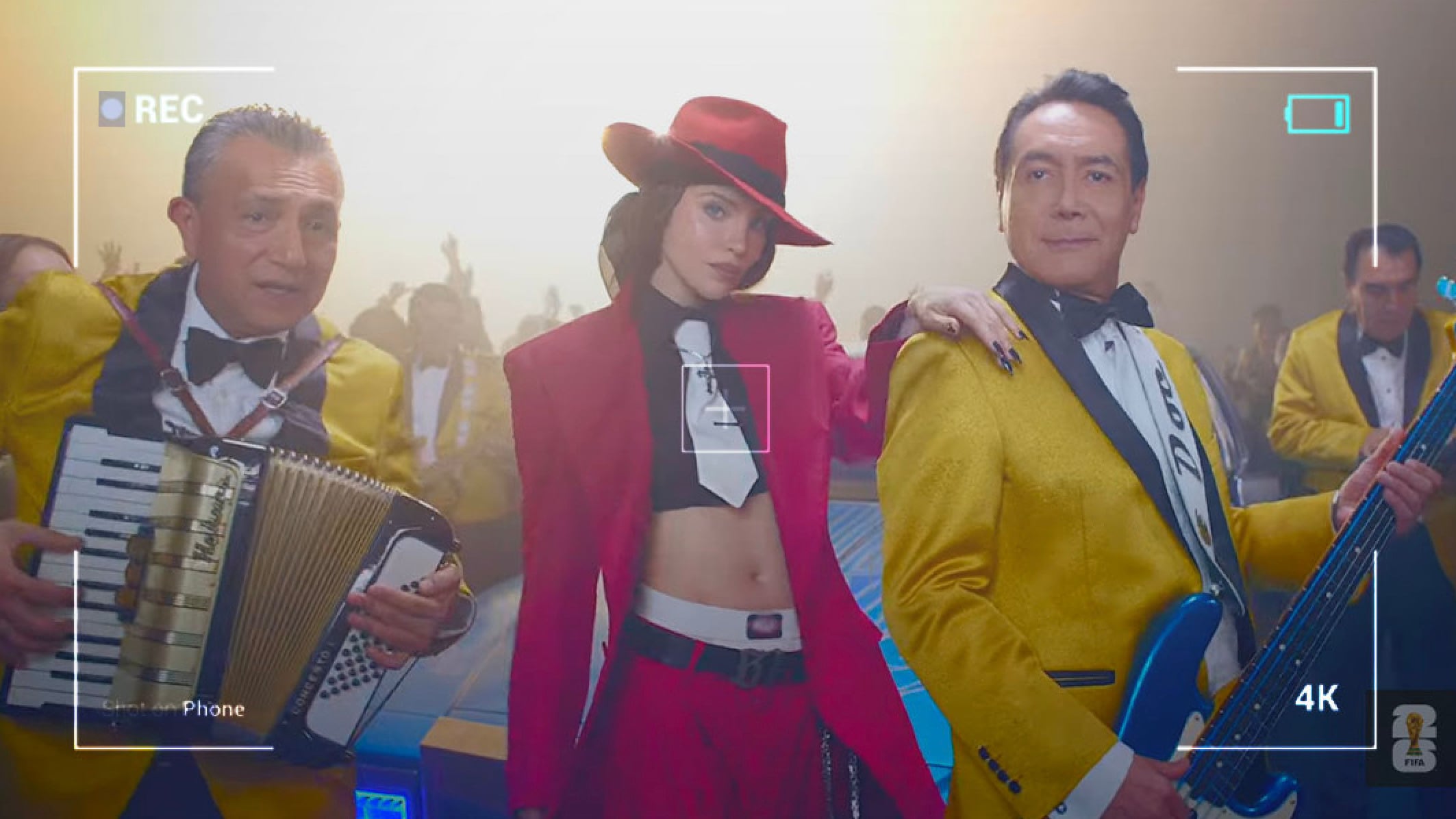 El video de Por ella de Belinda y Los Ángeles Azules tienen elementos mexicanos