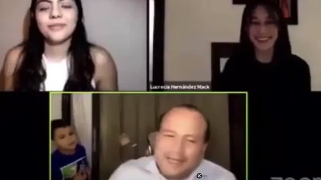 Niño interrumpe clase