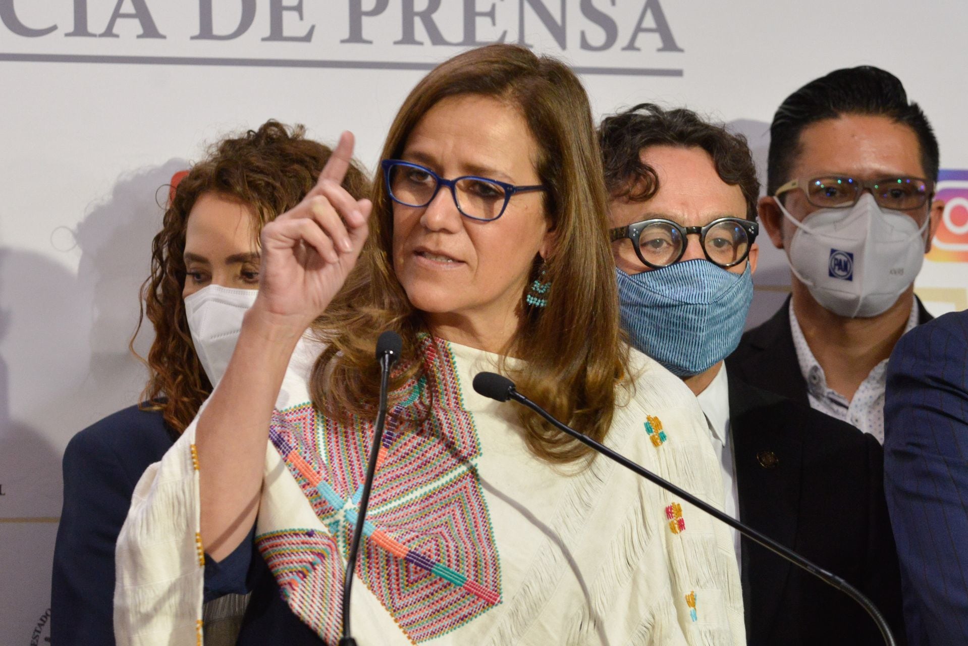 Margarita Zavala es atacada por diputados de Morena y PT
