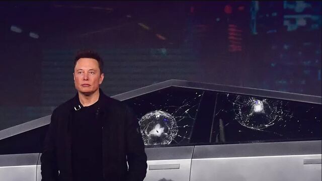 Elon Musk durante la presentación de la Cybertruck