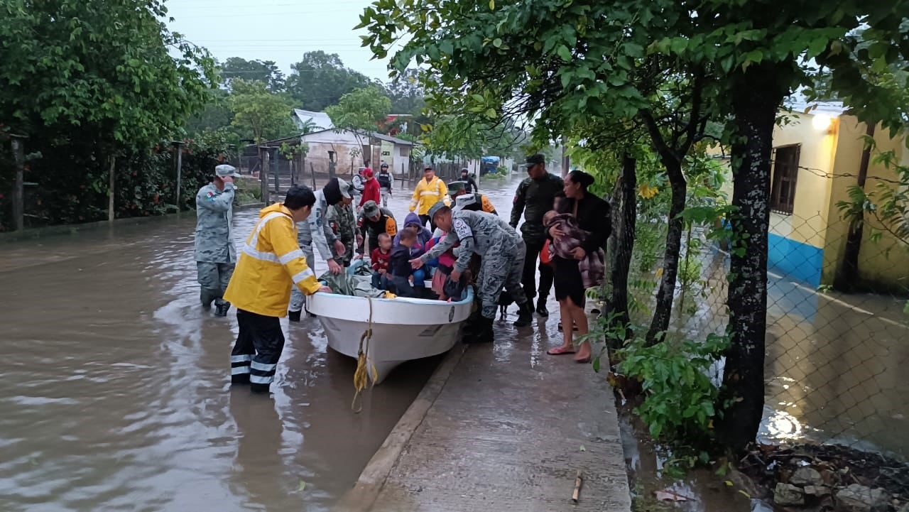 Rescate de familias en cárdenas por Pilar