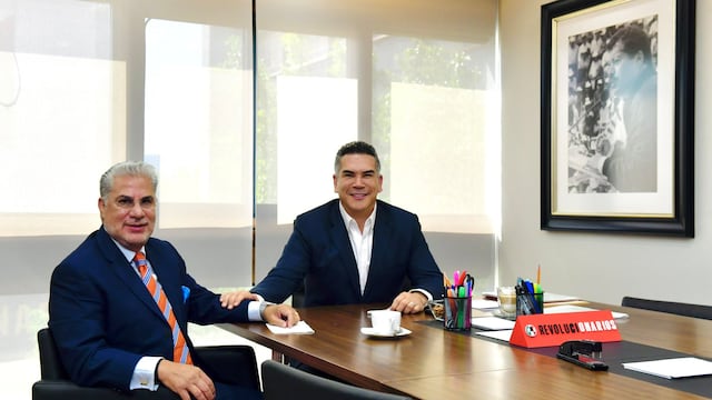 Alejandro Rojas Díaz Durán presume foto con Alejandro Moreno, del PRI