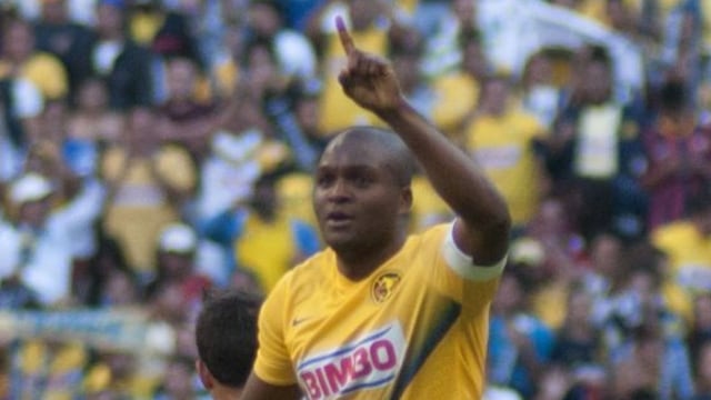 Aquivaldo Mosquera es un exfutbolista colombiano nacionalizado mexicano que sigue su carrera como entrenador, no lejos de los escándalos mediáticos