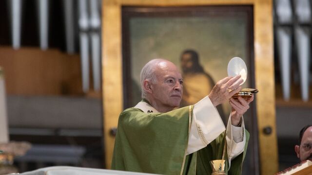 Carlos Aguiar Retes, arzobispo primado
