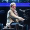 Elton John tiene Covid-19