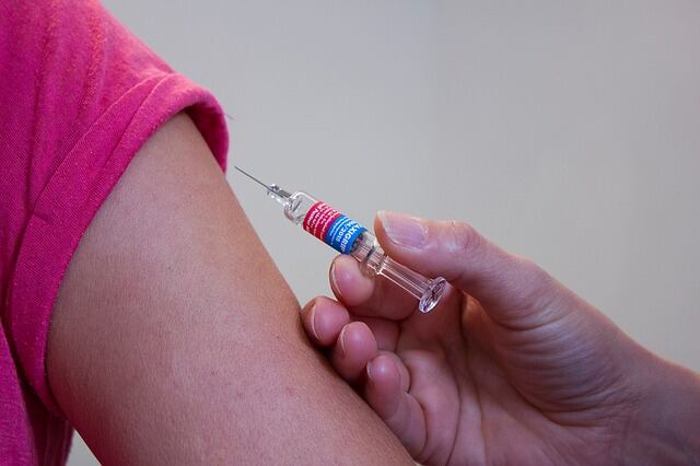 La vacuna, que no sólo evitaría la reaparición del cáncer y su desarrollo, estaría en el mercado en 8 años.