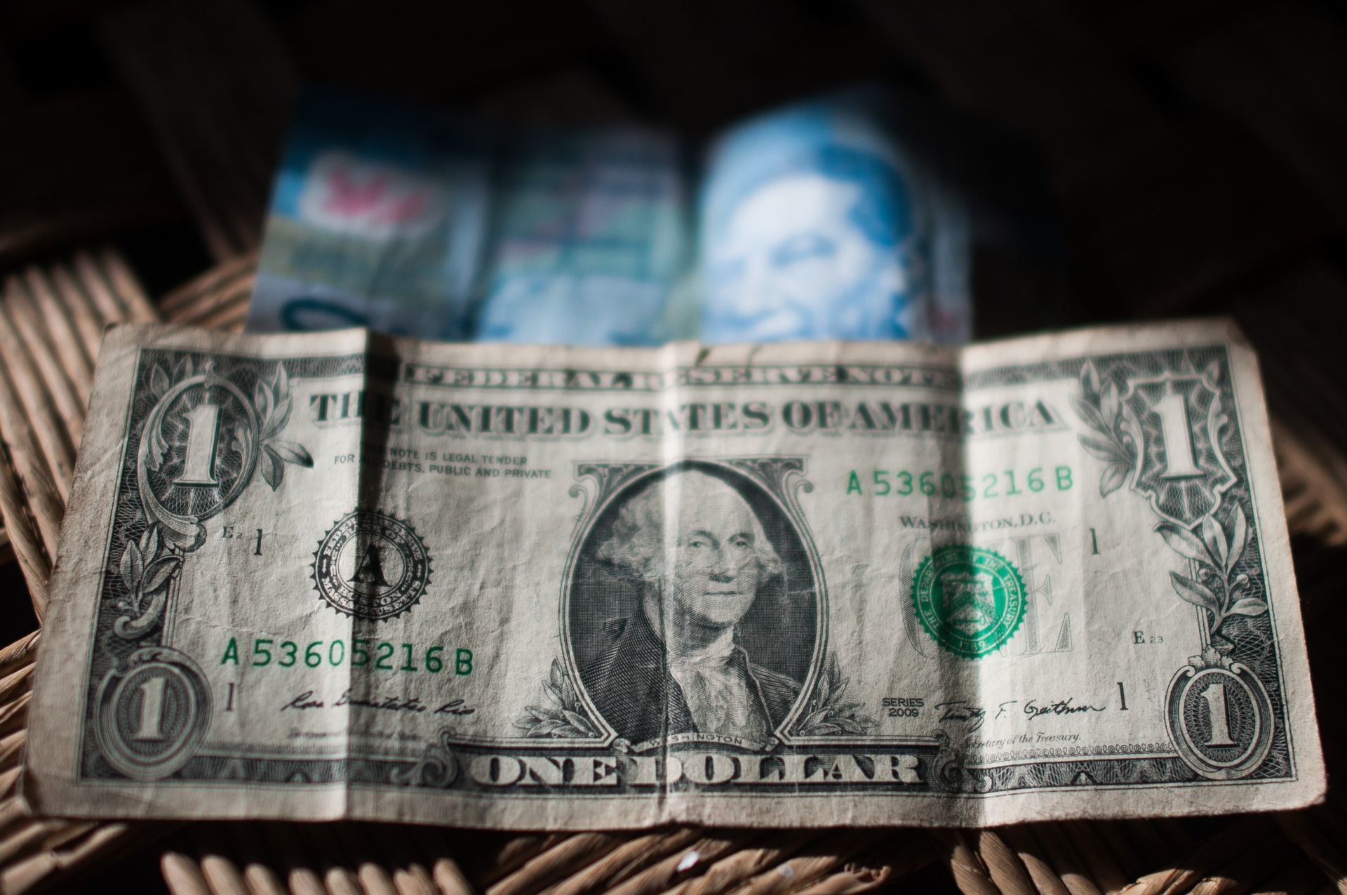 Peso dólar hoy 14 de octubre 2024: Roza las 20 unidades con pérdidas