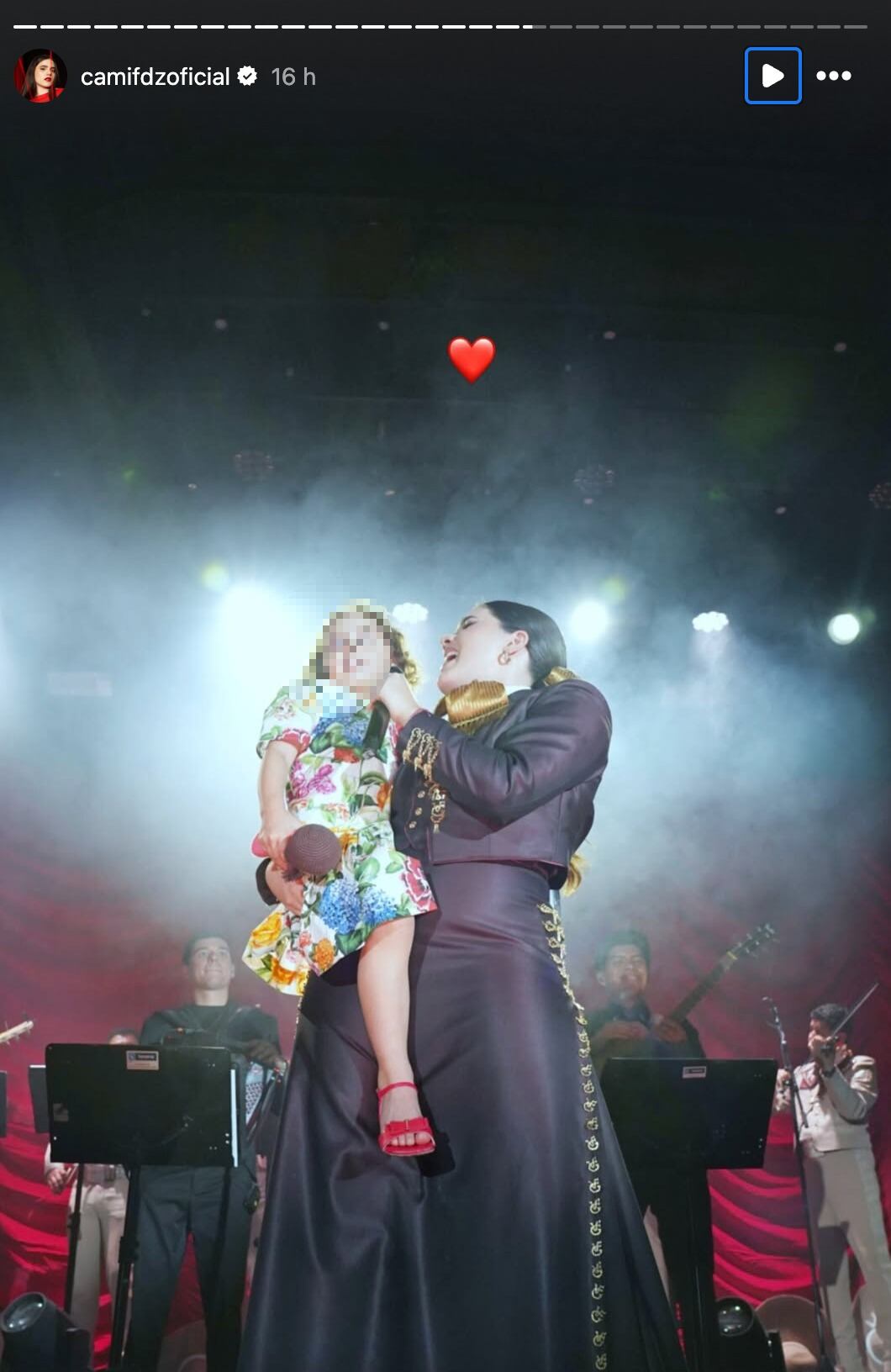 Camila Fernández y su hija