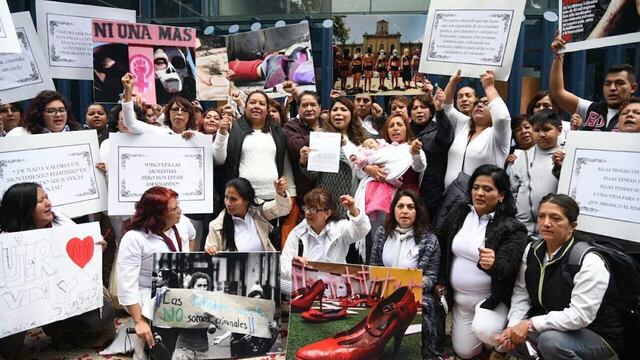 Protesta al exterior de la PGR