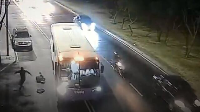 En un video se observan a presuntos ladrones huyendo en Iztapalapa.