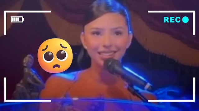 Ángela Aguilar al recibir su premio La Musa Elena Casals Award