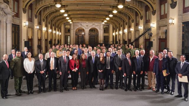AMLO en reunión con gobernadores