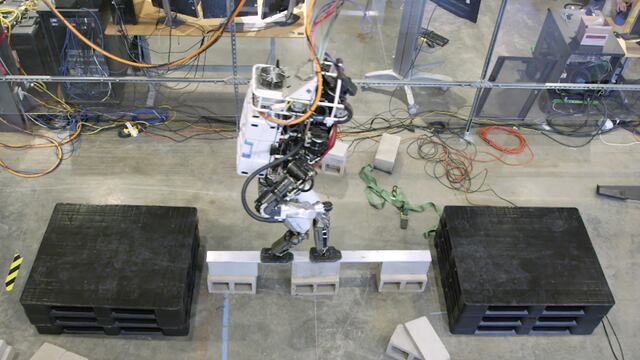 El robot Atlas de Boston Dynamics mostrando sus nuevas habilidades.