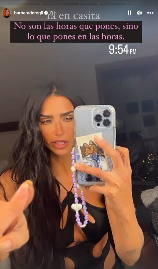 Bárbara de Regil explica que solo fue a los premios GQ a tomarse fotos.
