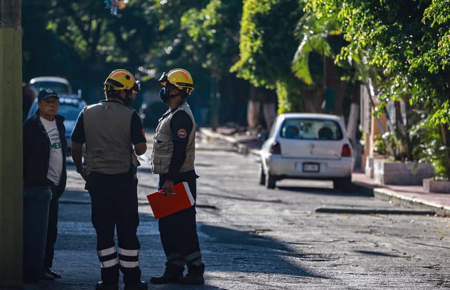 Protección Civil Morelos atendiendo amenaza de bomba en plaza comercial