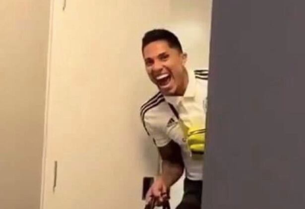 Carlos Salcedo no respetó a los Tigres.