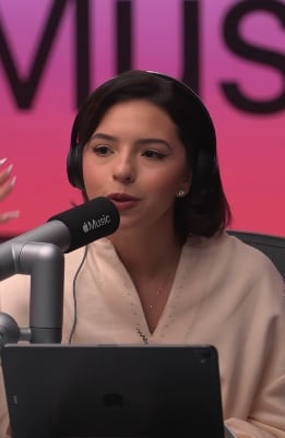 Ángela Aguilar hablando para Apple Music.