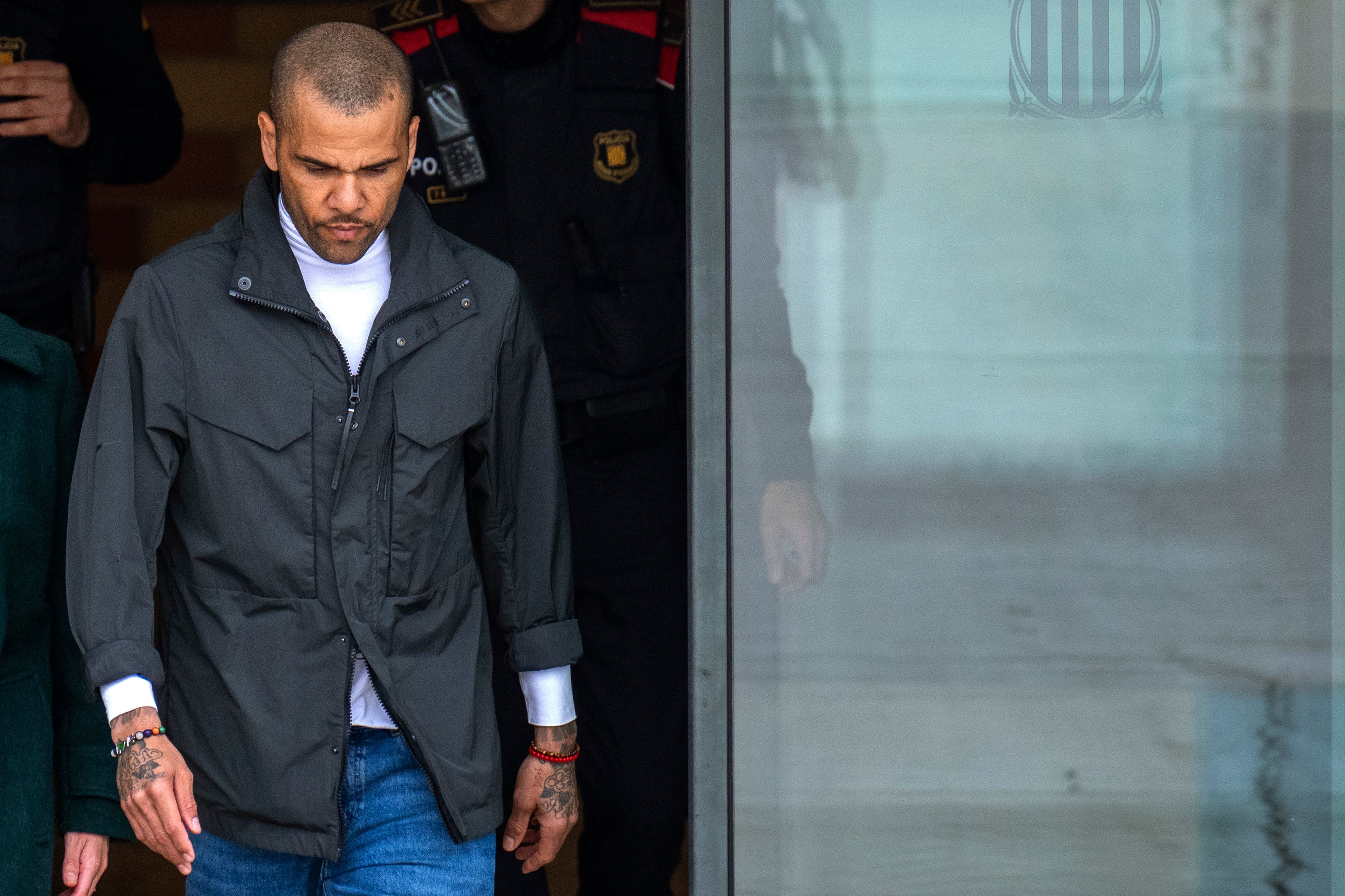 Dani Alves abandona la prisión.