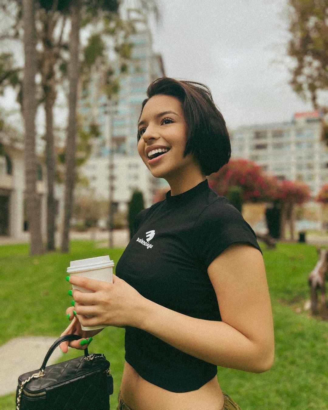 Ángela Aguilar paseó en Los Ángeles con una playera de 12 mil pesos