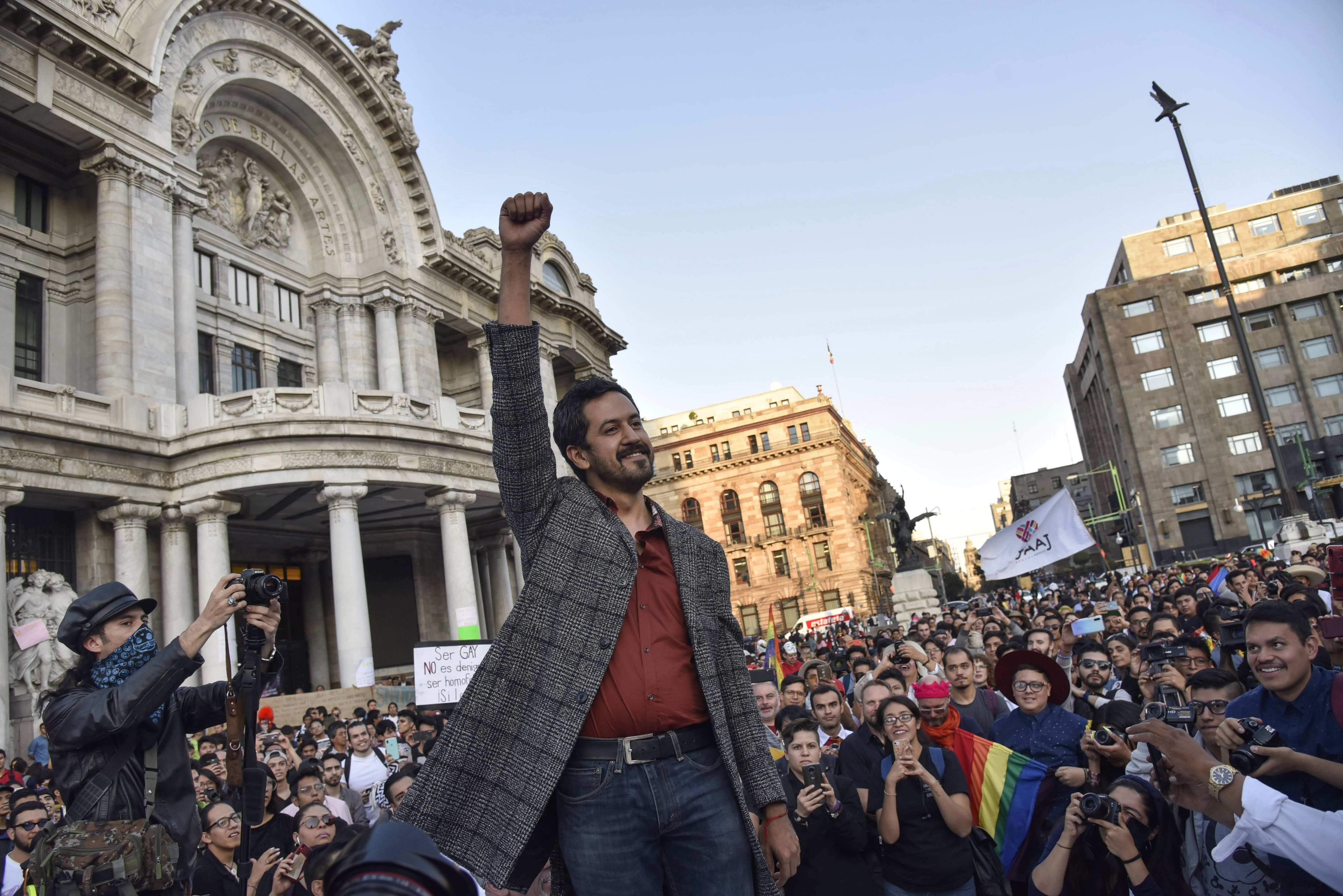 Fabian Chairez durante manifestación en Bellas Artes