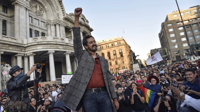 Fabian Chairez durante manifestación en Bellas Artes