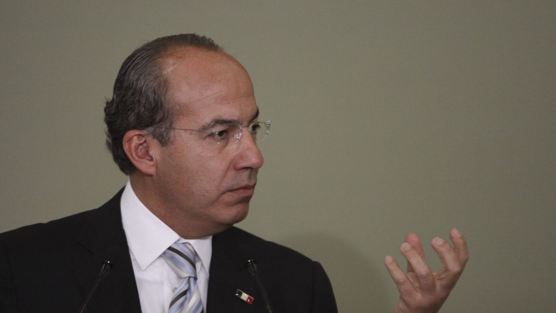 Felipe Calderón fue invitado a conocer Pegasus antes de adquirirlo