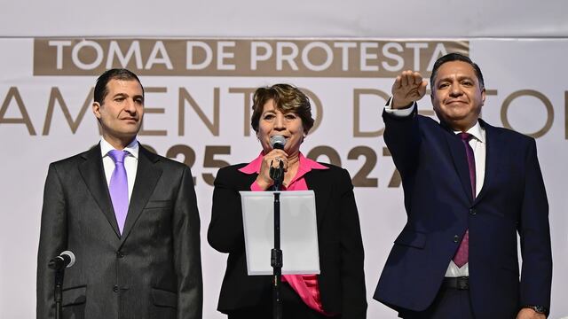Delfina Gómez toma protesta a Ricardo Moreno Bastida