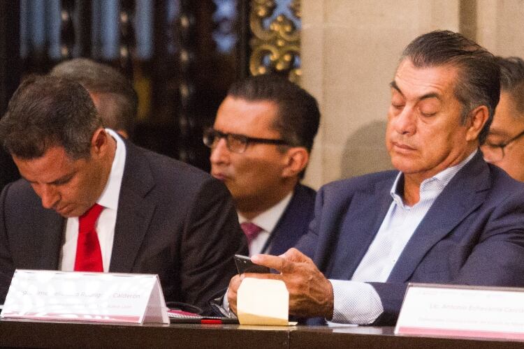 Podría recibir una multa o la destitución.